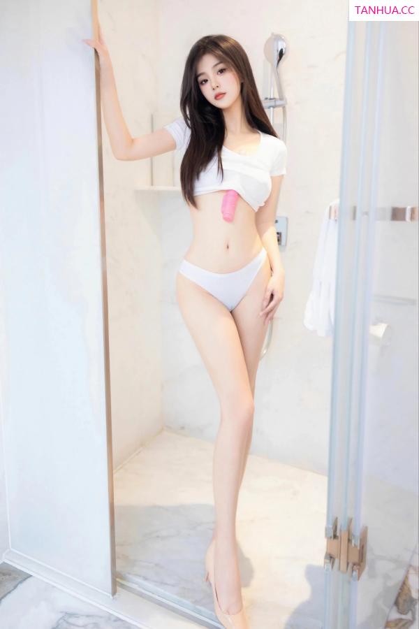   [XiuRen]高清写真图 2024.04.29 No.8467 周周不吃香菜 新人牛仔裤第44张图片